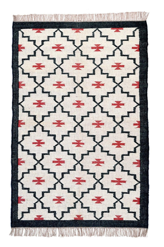 alfombra Kilim geometrica, hecha a mano en lana y yute, beige y negra.